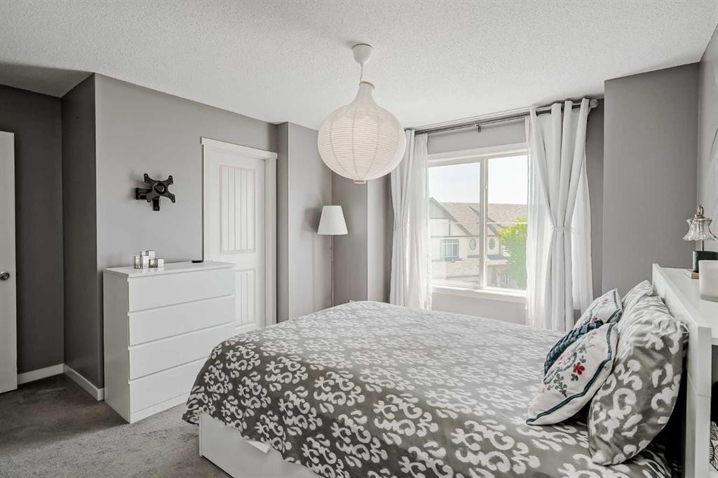 313 Copperpond Landing Se, Calgary, AB - Indoor Photo Showing Bedroom