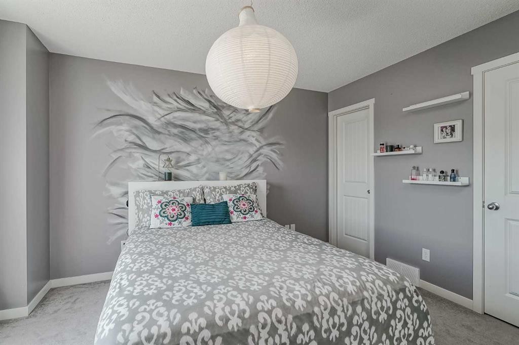 313 Copperpond Landing Se, Calgary, AB - Indoor Photo Showing Bedroom