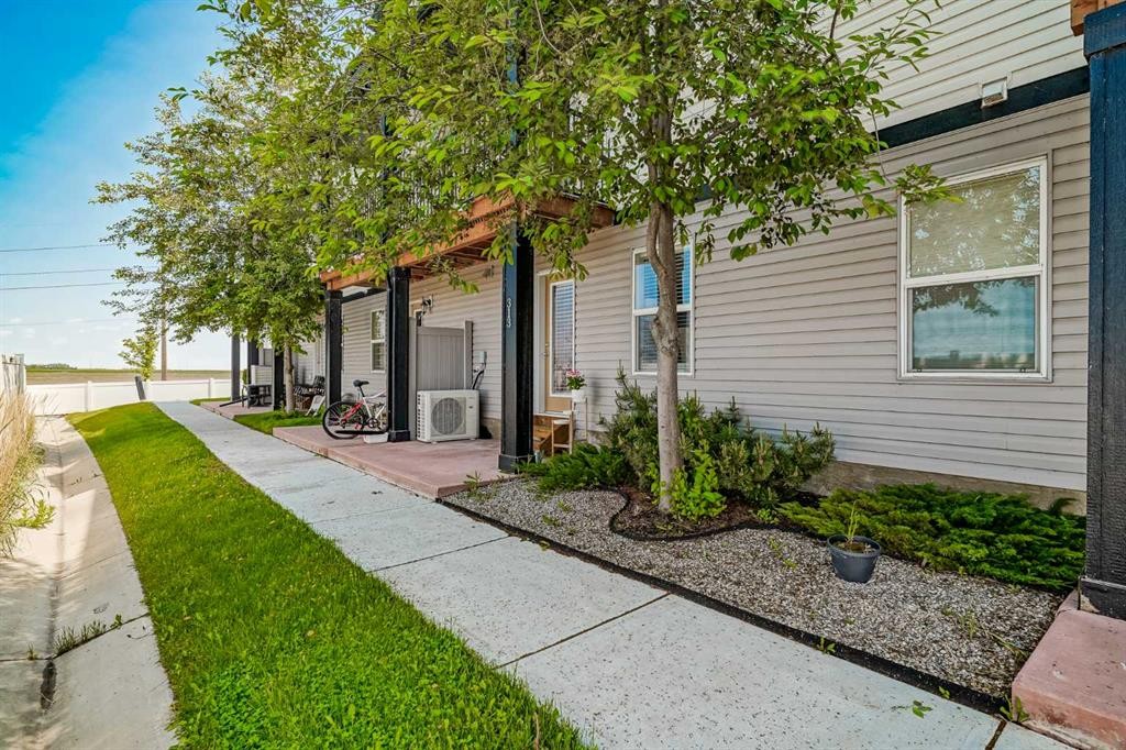 313 Copperpond Landing Se, Calgary, AB - Outdoor