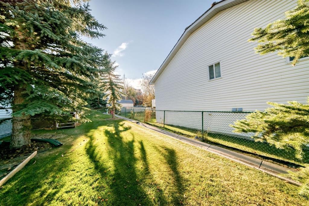8-122 Bow Ridge Crescent, Cochrane, AB - Outdoor