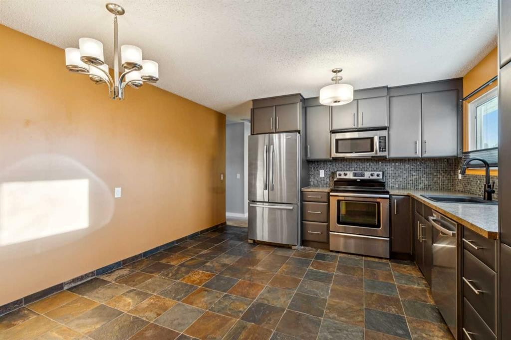 5423 Madigan Drive Ne, Calgary, AB - Indoor Photo Showing Kitchen With Stainless Steel Kitchen