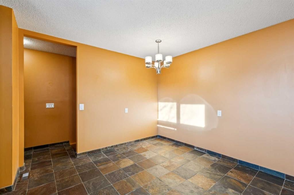 5423 Madigan Drive Ne, Calgary, AB - Indoor Photo Showing Other Room
