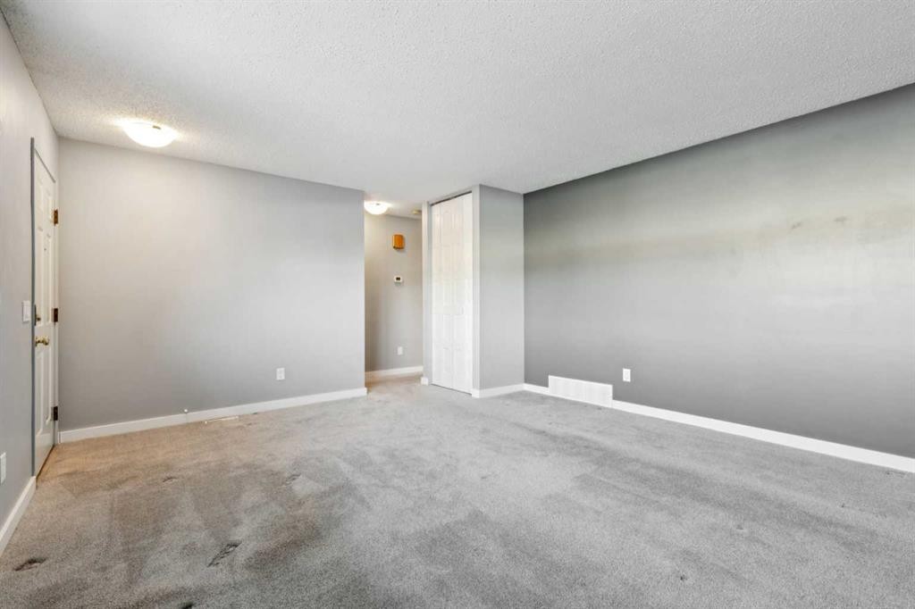 5423 Madigan Drive Ne, Calgary, AB - Indoor Photo Showing Other Room