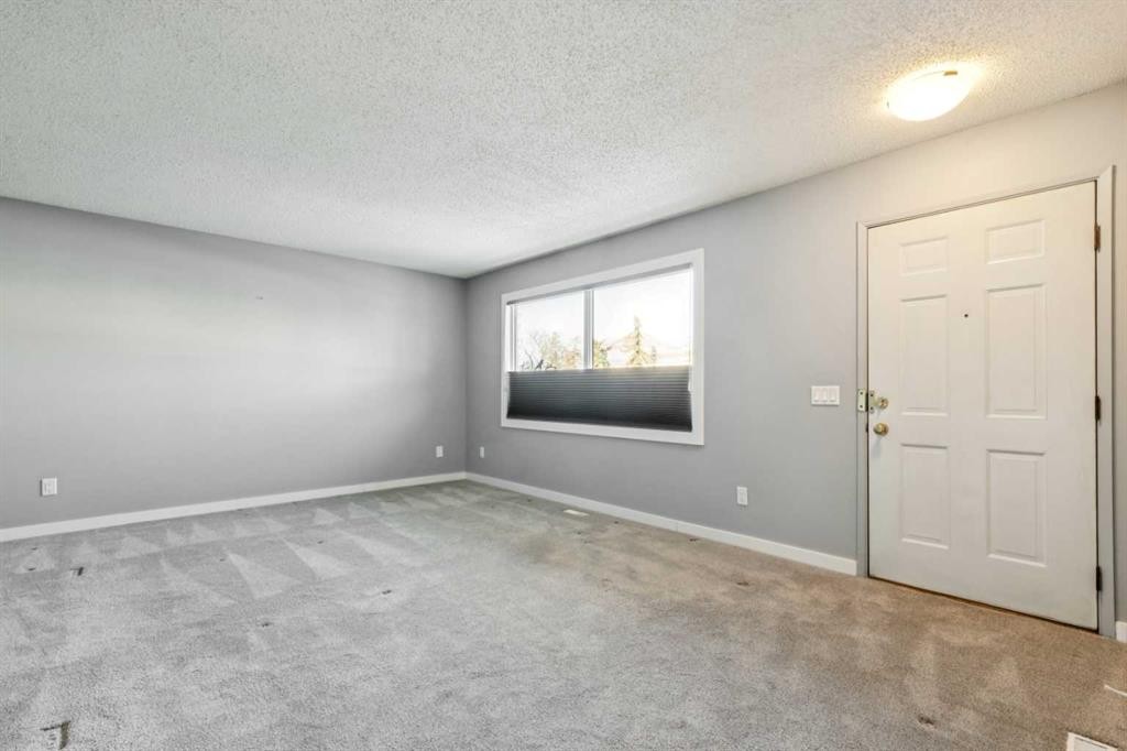 5423 Madigan Drive Ne, Calgary, AB - Indoor Photo Showing Other Room