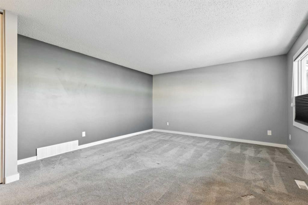 5423 Madigan Drive Ne, Calgary, AB - Indoor Photo Showing Other Room