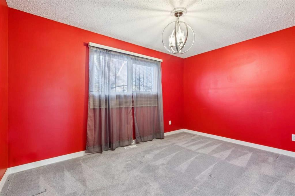 5423 Madigan Drive Ne, Calgary, AB - Indoor Photo Showing Other Room