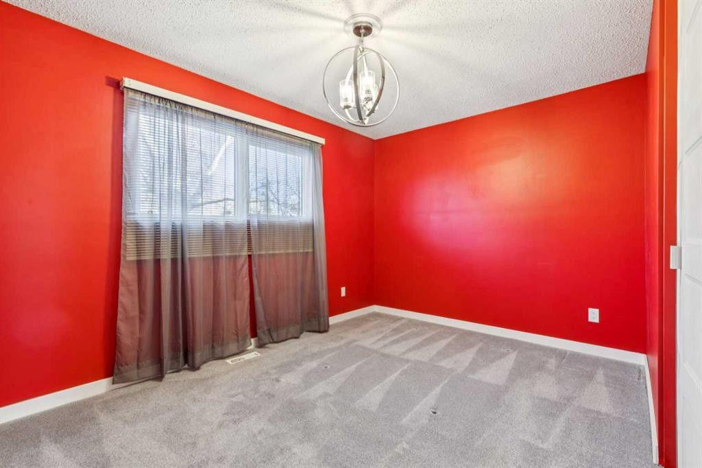 5423 Madigan Drive Ne, Calgary, AB - Indoor Photo Showing Other Room