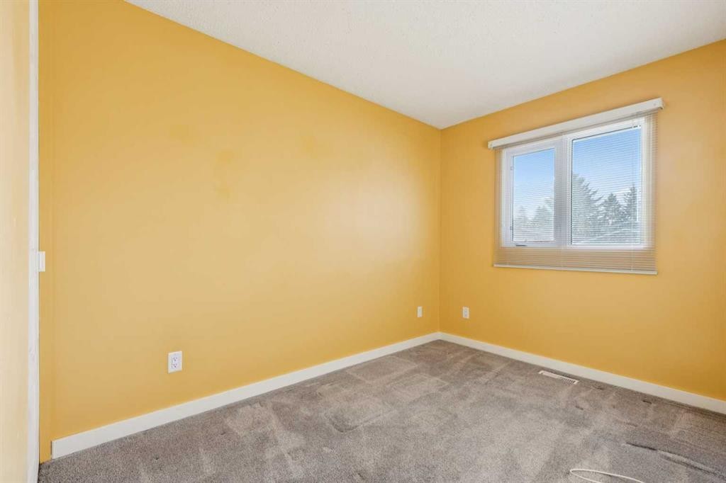 5423 Madigan Drive Ne, Calgary, AB - Indoor Photo Showing Other Room