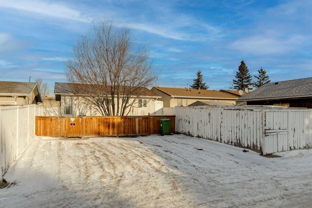 5423 Madigan Drive Ne, Calgary, AB - Outdoor