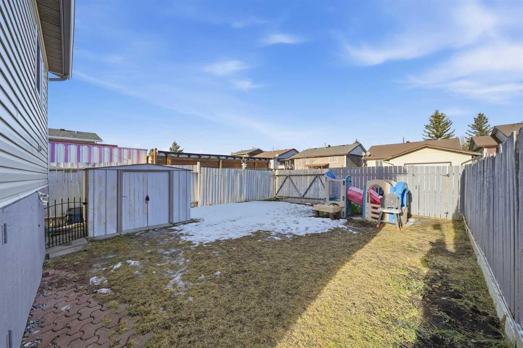 30 Falmere Way Ne, Calgary, AB - Outdoor