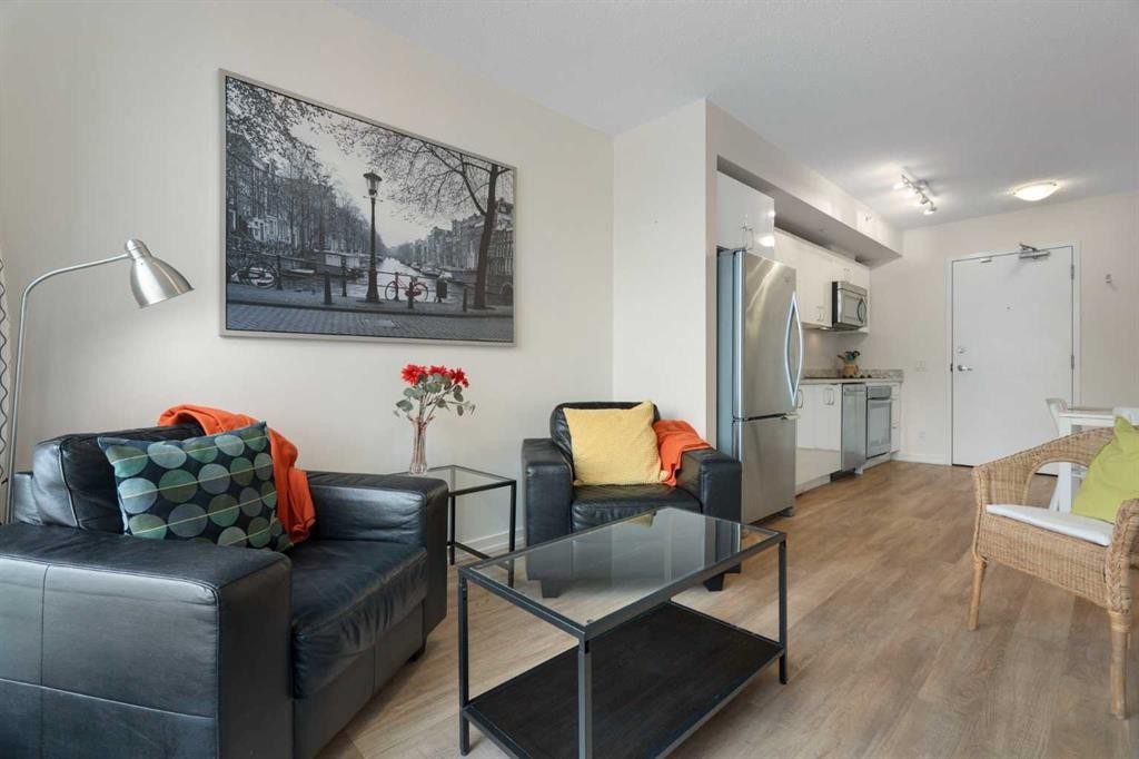 1503-450 8 Avenue Se, Calgary, AB - Indoor Photo Showing Living Room