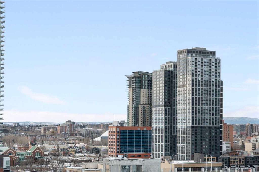 1503-450 8 Avenue Se, Calgary, AB - Outdoor