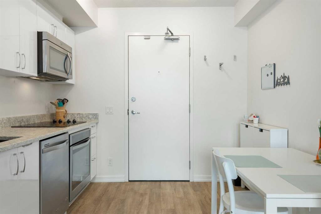 1503-450 8 Avenue Se, Calgary, AB - Indoor Photo Showing Kitchen