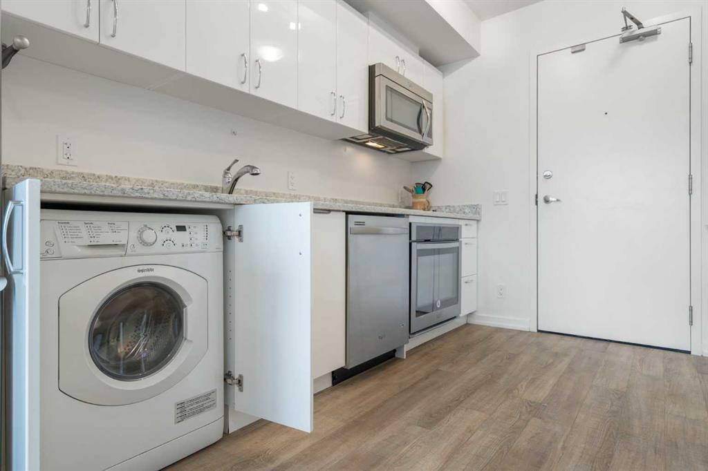1503-450 8 Avenue Se, Calgary, AB - Indoor Photo Showing Laundry Room