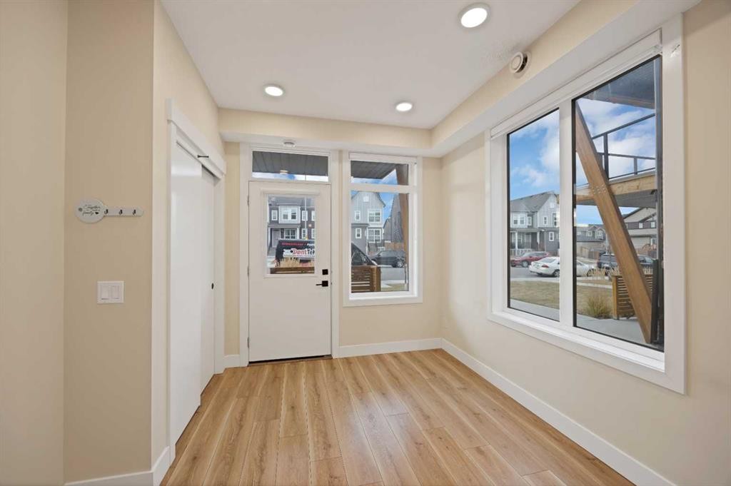 812-10060 46 Street Ne, Calgary, AB - Indoor Photo Showing Other Room