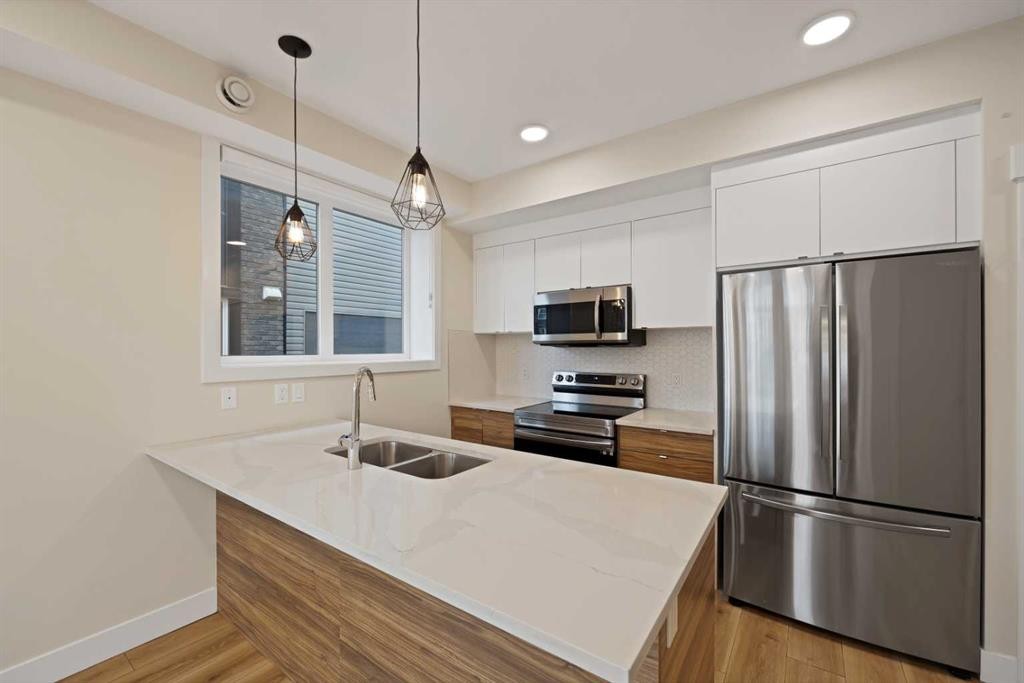 812-10060 46 Street Ne, Calgary, AB - Indoor Photo Showing Kitchen With Double Sink With Upgraded Kitchen
