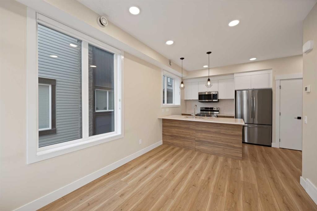 812-10060 46 Street Ne, Calgary, AB - Indoor Photo Showing Kitchen