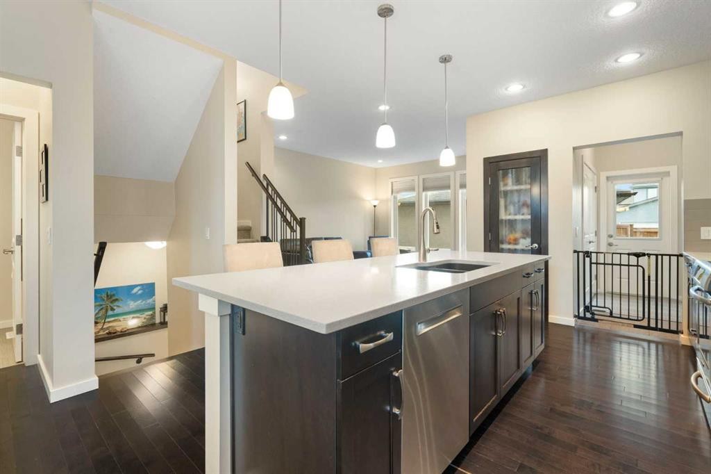 13 Marquis Place Se, Calgary, AB - Indoor Photo Showing Kitchen With Upgraded Kitchen