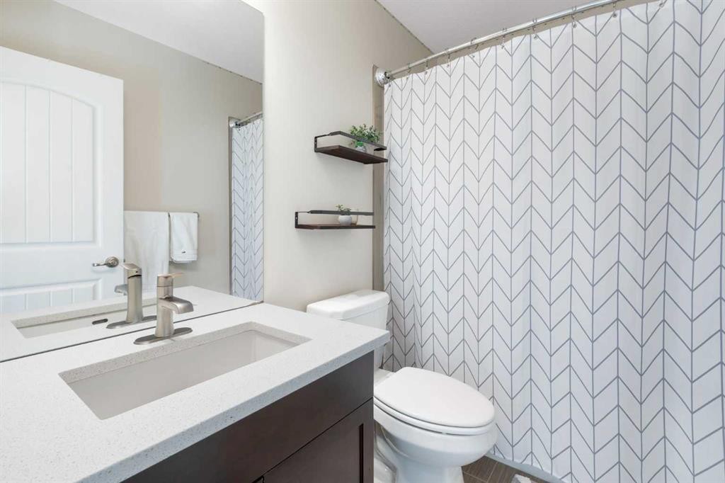 13 Marquis Place Se, Calgary, AB - Indoor Photo Showing Bathroom