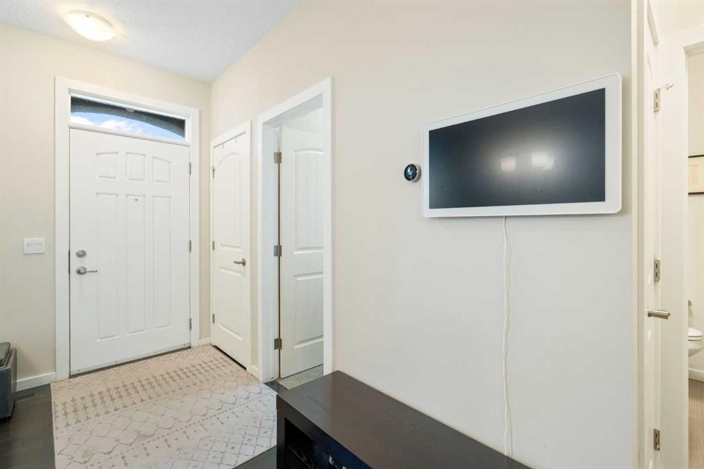 13 Marquis Place Se, Calgary, AB - Indoor Photo Showing Other Room