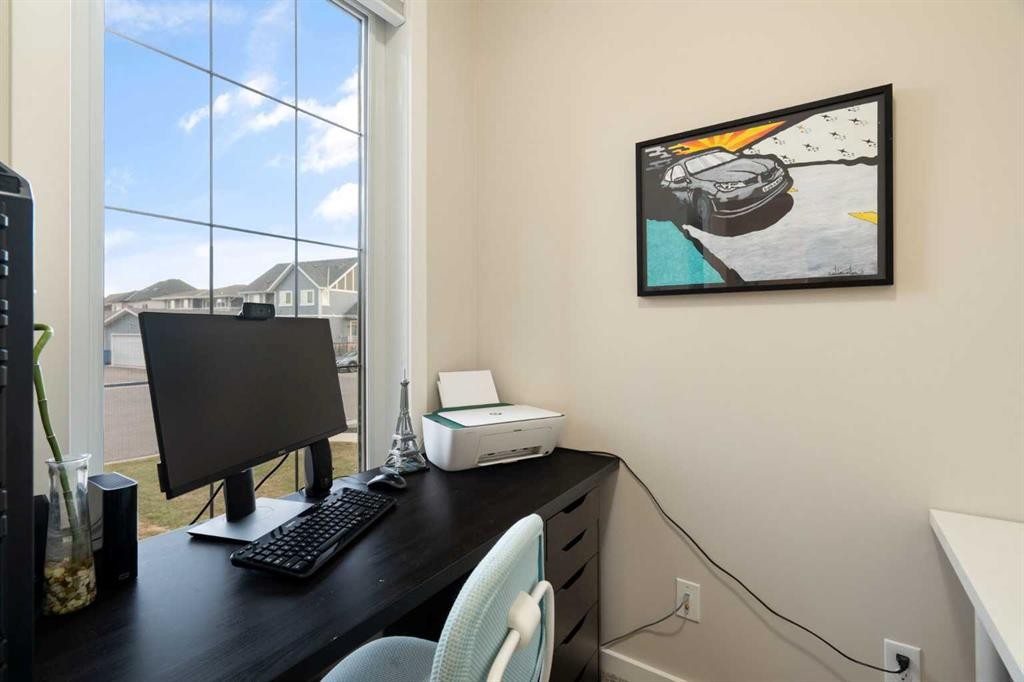 13 Marquis Place Se, Calgary, AB - Indoor Photo Showing Other Room