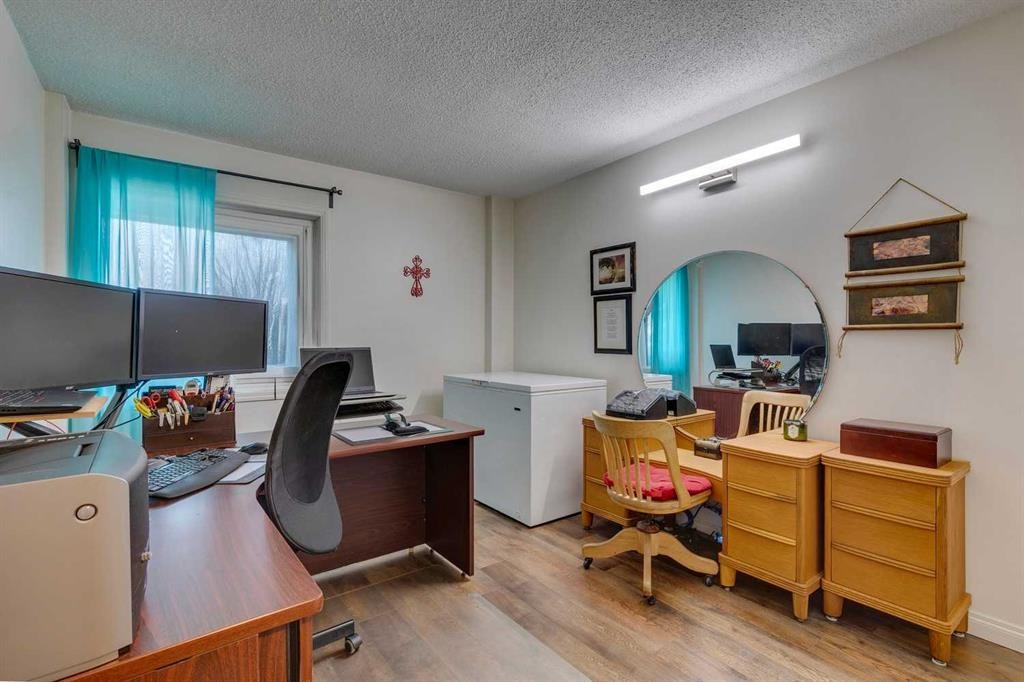 35B-231 Heritage Drive Se, Calgary, AB - Indoor Photo Showing Office