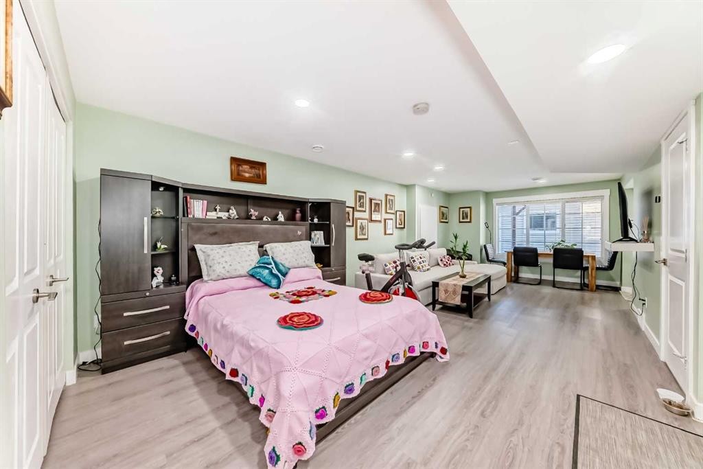 397 Rainbow Falls Drive, Chestermere, AB - Indoor Photo Showing Bedroom