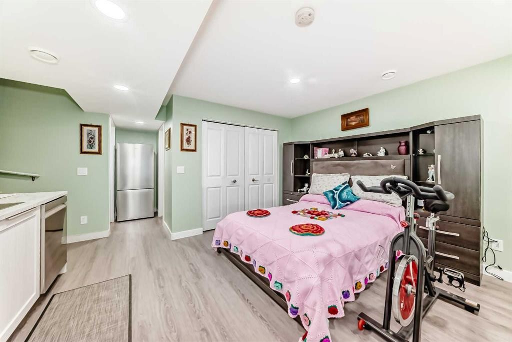 397 Rainbow Falls Drive, Chestermere, AB - Indoor Photo Showing Bedroom