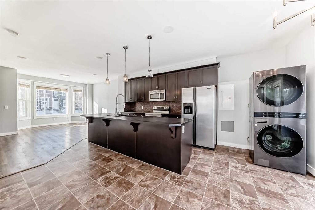 397 Rainbow Falls Drive, Chestermere, AB - Indoor Photo Showing Kitchen