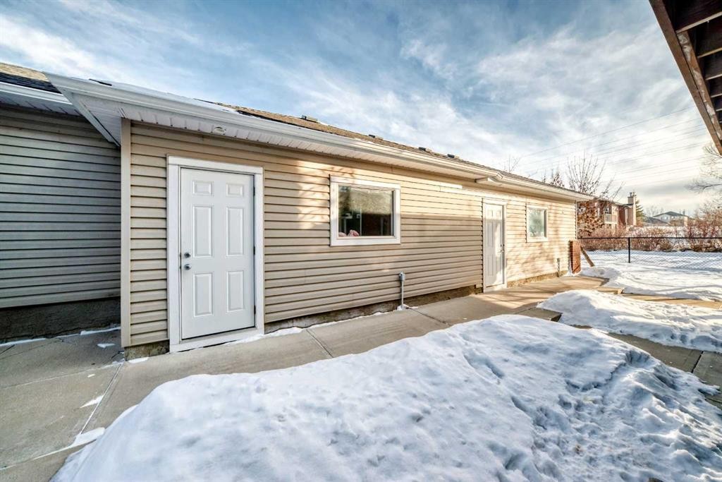 397 Rainbow Falls Drive, Chestermere, AB - Outdoor