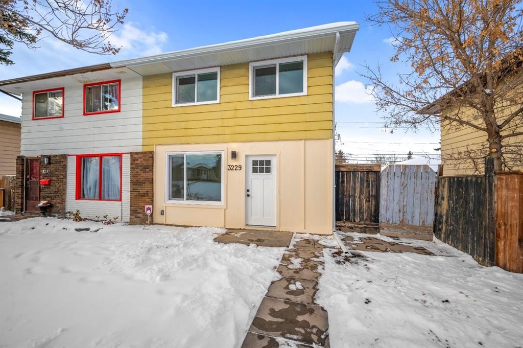 3229 Doverville Crescent Se, Calgary, AB - Outdoor