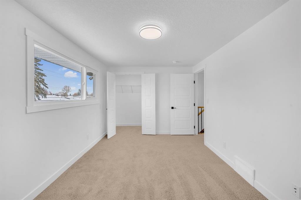 3229 Doverville Crescent Se, Calgary, AB - Indoor Photo Showing Other Room