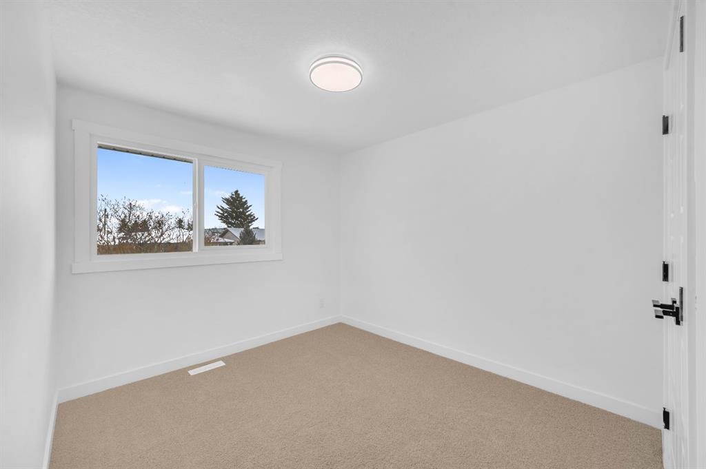 3229 Doverville Crescent Se, Calgary, AB - Indoor Photo Showing Other Room