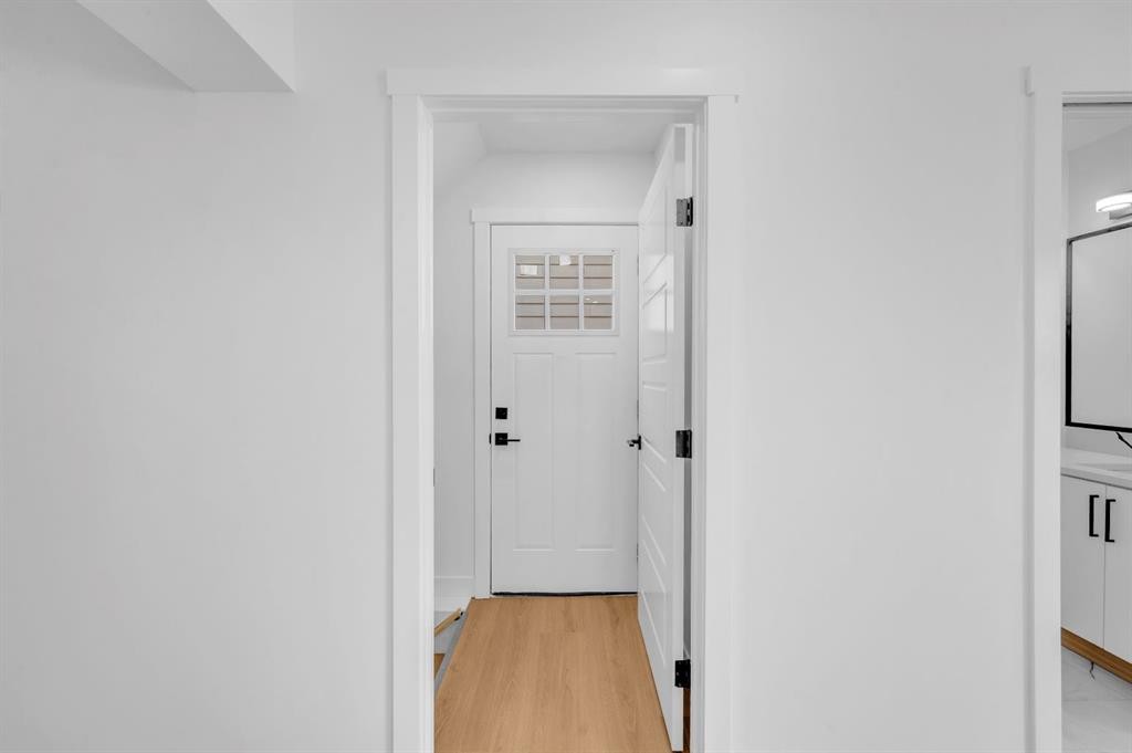 3229 Doverville Crescent Se, Calgary, AB - Indoor Photo Showing Other Room