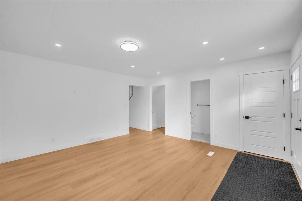 3229 Doverville Crescent Se, Calgary, AB - Indoor Photo Showing Other Room