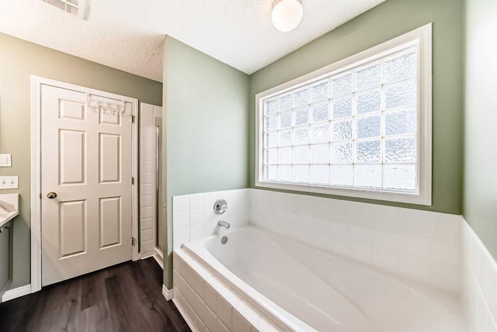 71 Millrise Square Sw, Calgary, AB - Indoor Photo Showing Bathroom