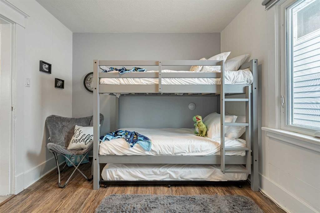 133 1 Street, Drumheller, AB - Indoor Photo Showing Bedroom