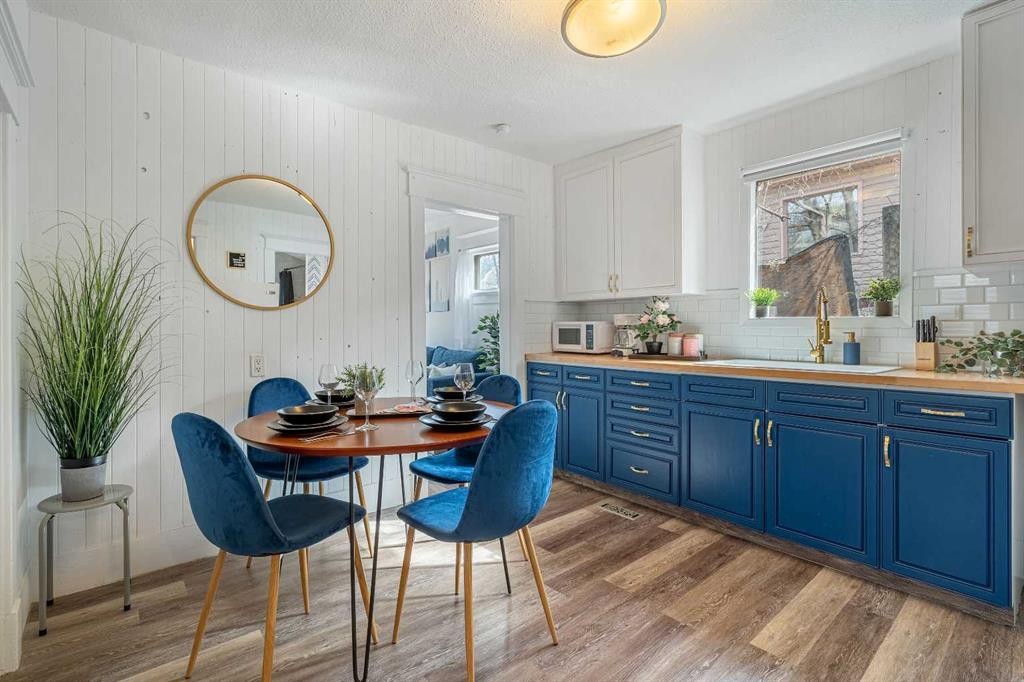 133 1 Street, Drumheller, AB - Indoor Photo Showing Dining Room