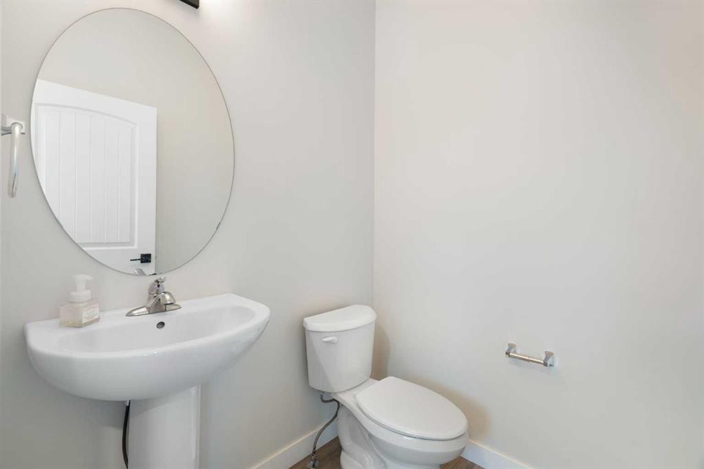 99 Edith Passage Nw, Calgary, AB - Indoor Photo Showing Bathroom