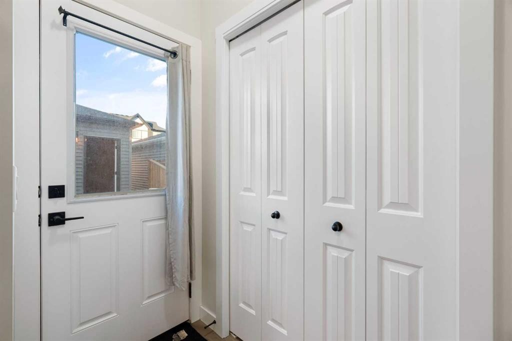 99 Edith Passage Nw, Calgary, AB - Indoor Photo Showing Other Room