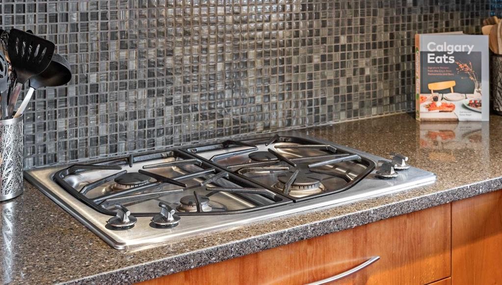 612 Willoughby Crescent Se, Calgary, AB - Indoor