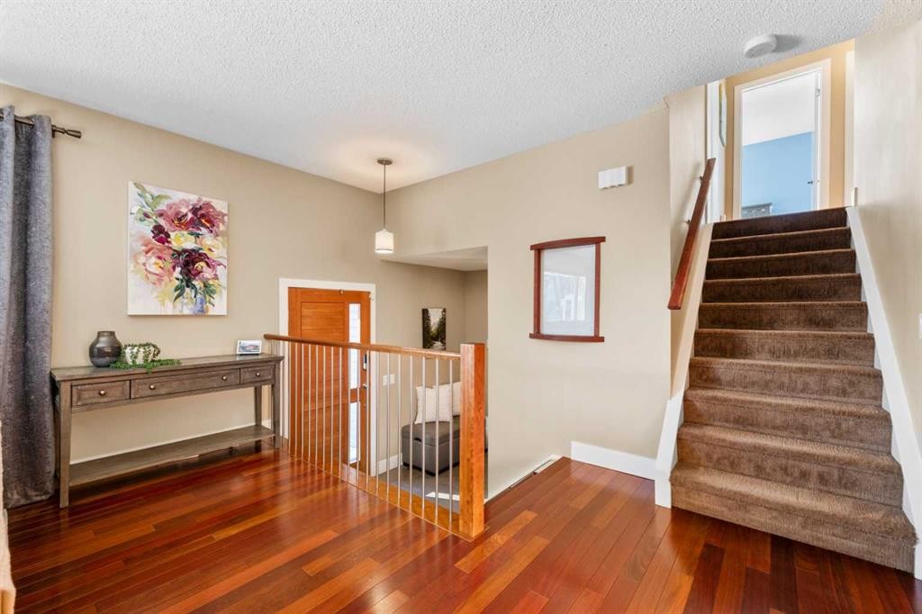 612 Willoughby Crescent Se, Calgary, AB - Indoor Photo Showing Other Room