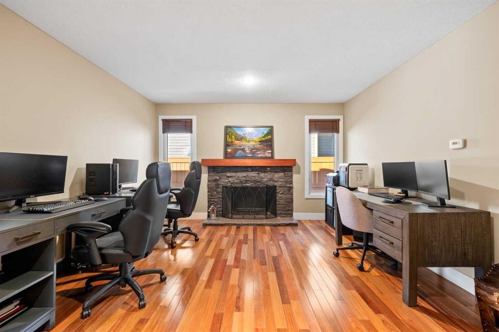 612 Willoughby Crescent Se, Calgary, AB - Indoor Photo Showing Office