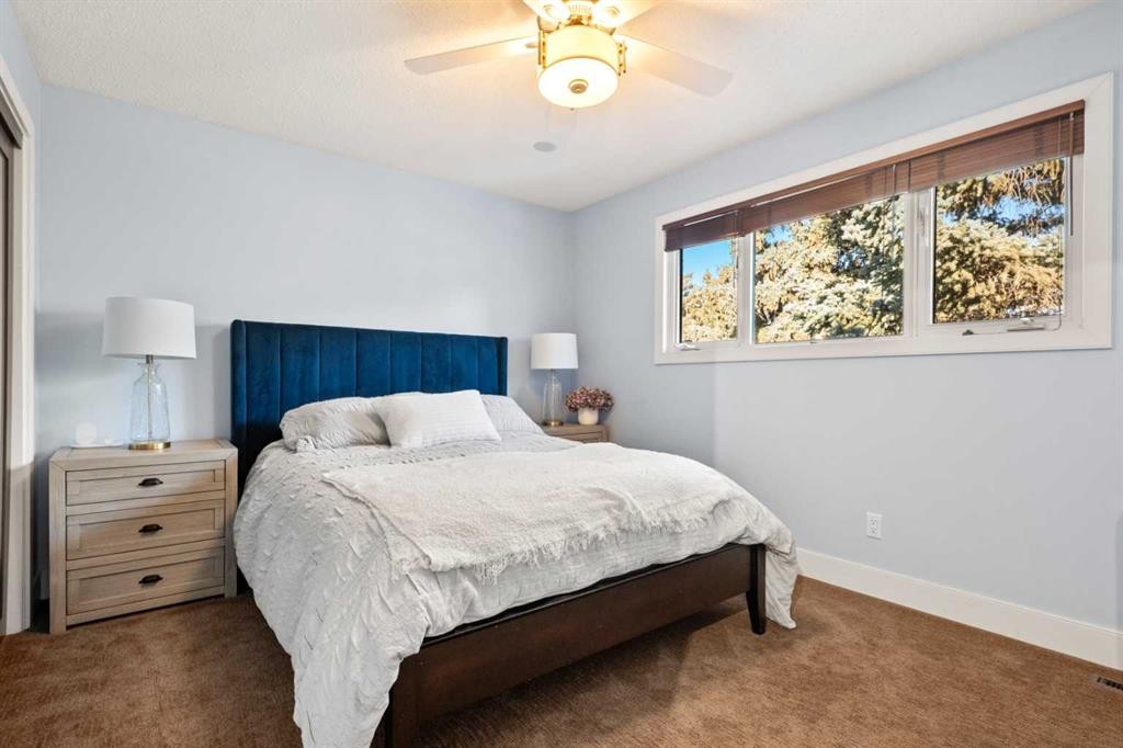 612 Willoughby Crescent Se, Calgary, AB - Indoor Photo Showing Bedroom