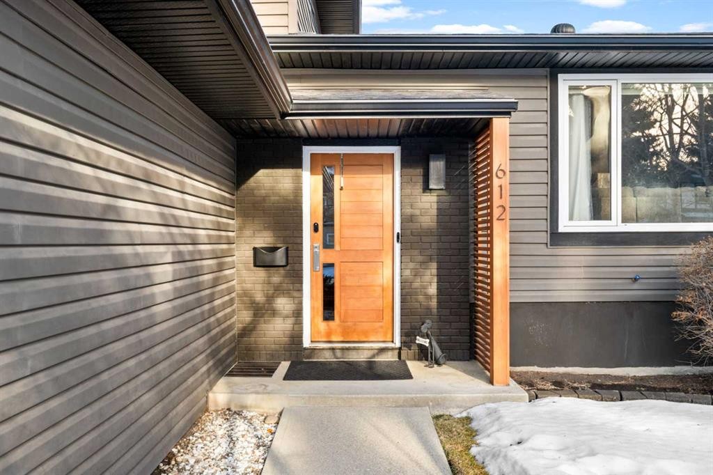 612 Willoughby Crescent Se, Calgary, AB - Outdoor With Exterior