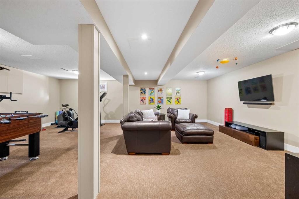 612 Willoughby Crescent Se, Calgary, AB - Indoor