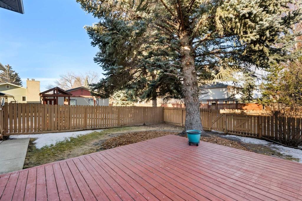 612 Willoughby Crescent Se, Calgary, AB - Outdoor
