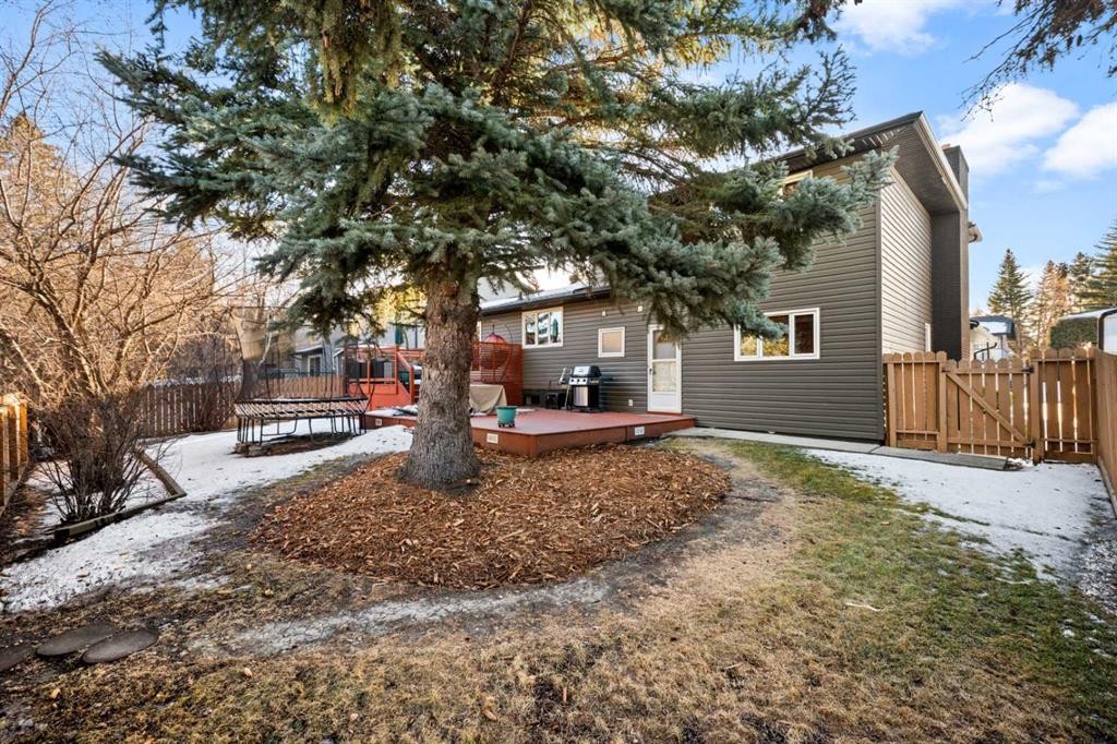 612 Willoughby Crescent Se, Calgary, AB - Outdoor