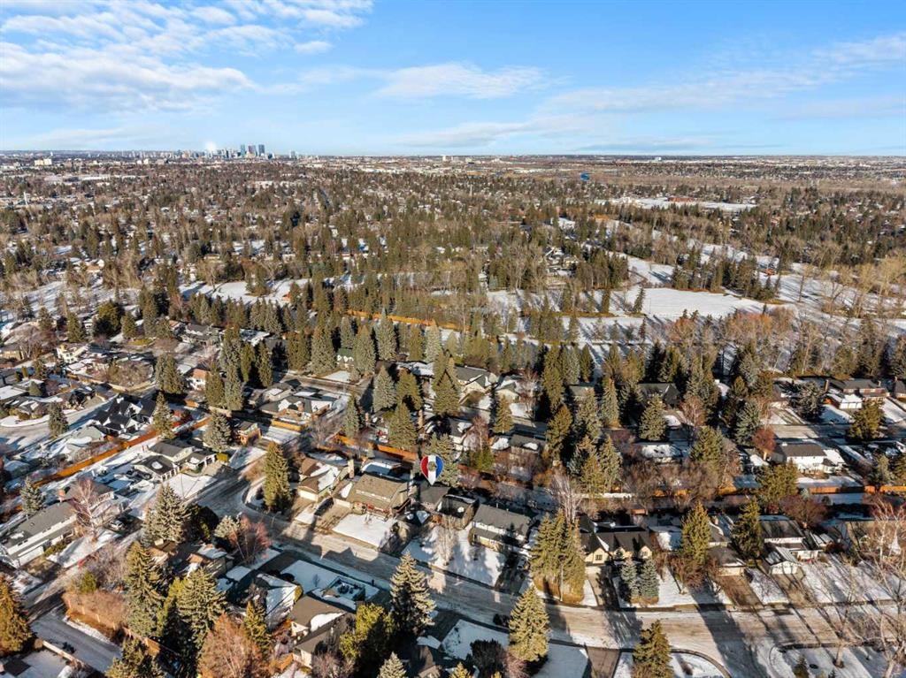 612 Willoughby Crescent Se, Calgary, AB - Outdoor With View