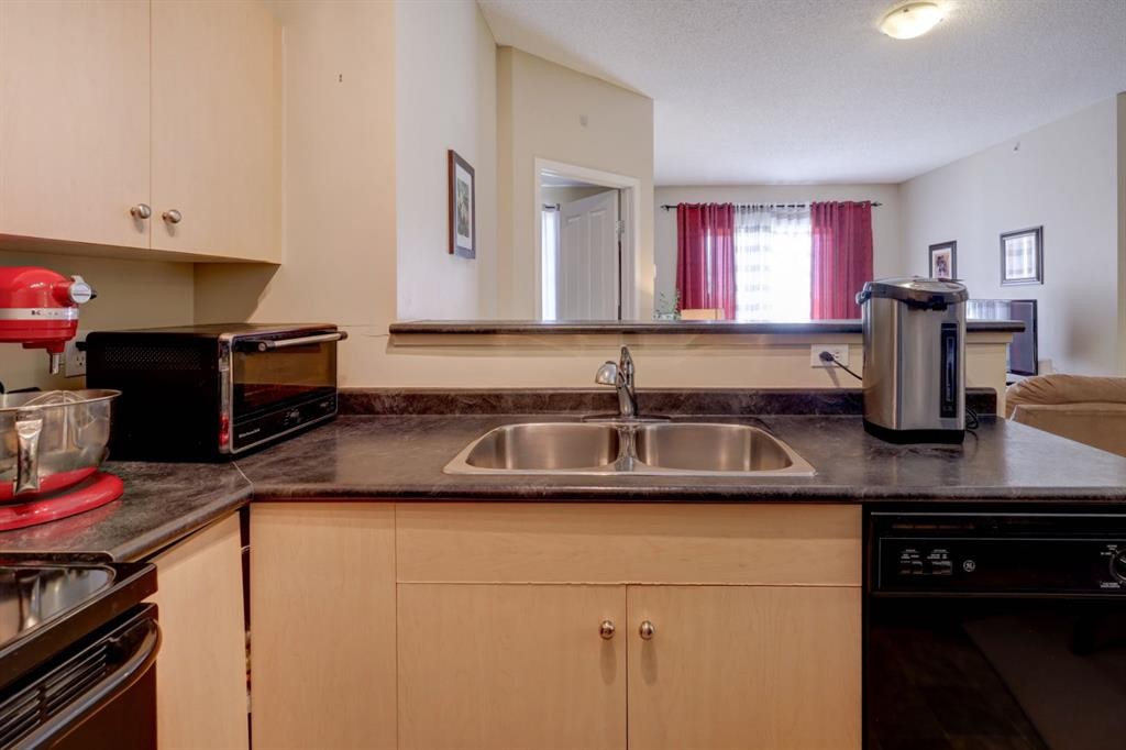 1413-1140 Taradale Drive Ne, Calgary, AB - Indoor Photo Showing Kitchen With Double Sink